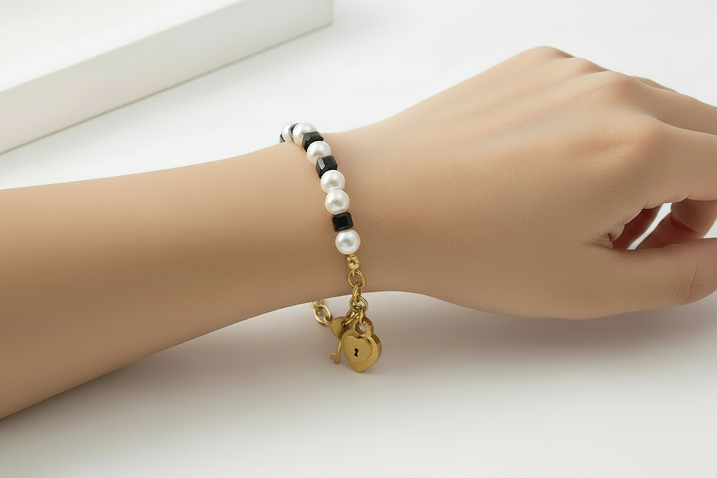 Gold electroplated heart shape rhinestone inlay bracelet – dainty statement jewellery for women – Oneofé
