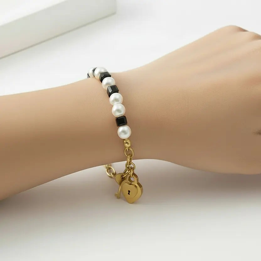 Heart shape rhinestone inlay electroplated bracelet styled – everyday glam jewellery for women – Oneofé